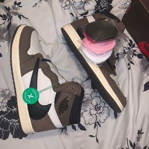 Travis Scott 1s